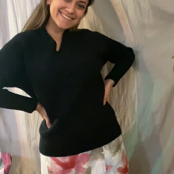 Aritzia Black V-Neck Sweater - Picture 6 of 10